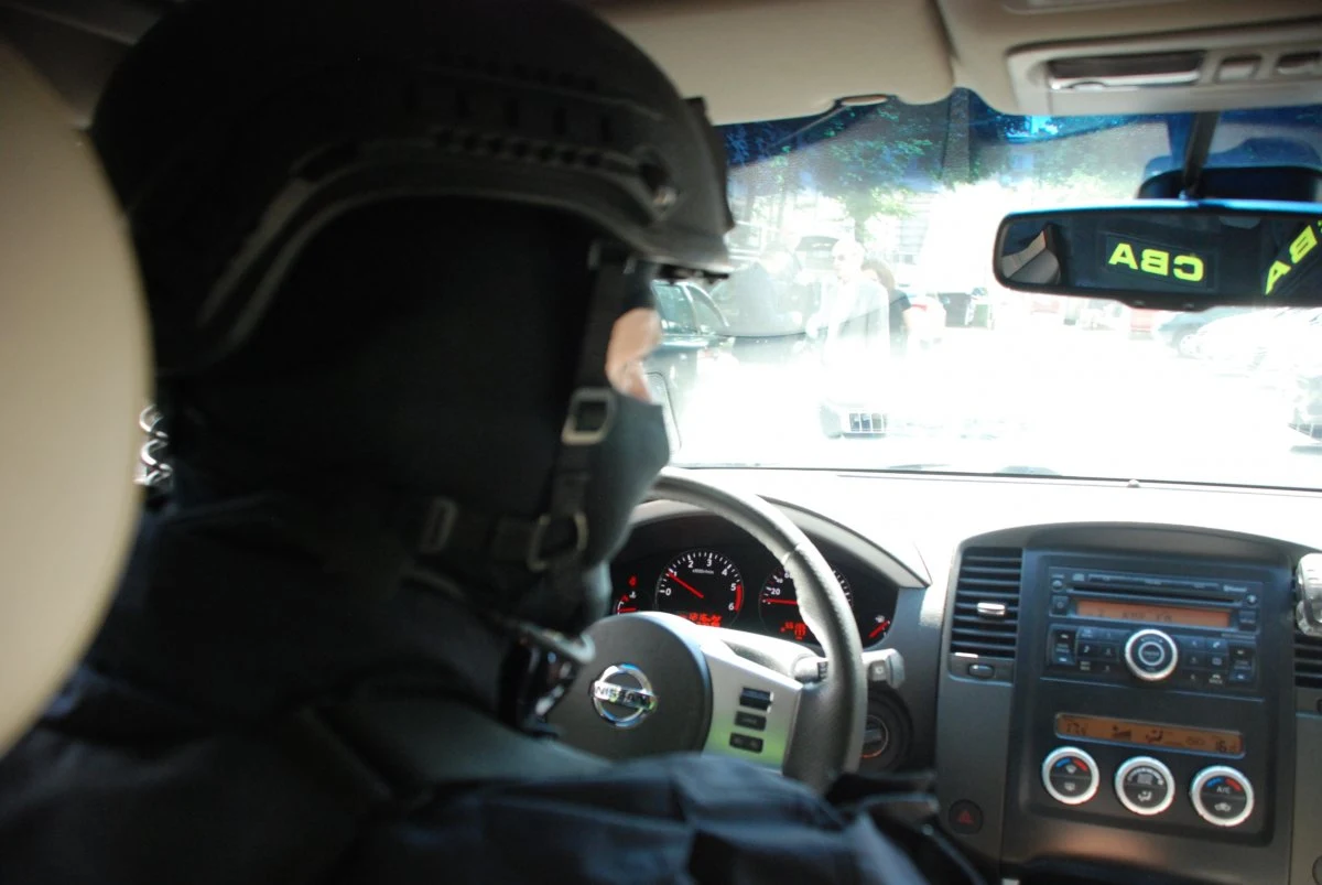 Wielka operacja Centralnego Biura Antykorupcyjnego: 100 funkcjonariuszy przeszukało blisko 30 miejsc w całej Polsce w śledztwie dotyczącym m.in. oszustwa na szkodę Zakładów Chemicznych Police. Agenci weszli m.in. do firm i prywatnych mieszkań, zabezpieczyli dokumenty, faktury i twarde dyski.