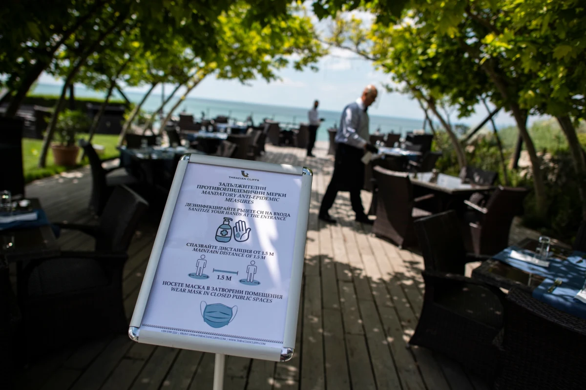 Obywatele większości krajów UE, w tym Polski, będą mogli od początku czerwca przyjeżdżać do Bułgarii bez obowiązku odbywania 14-dniowej kwarantanny. Rozporządzenie ministra zdrowia Kiriła Ananiewa o zmianie zasad przyjazdów do Bułgarii opublikowano w sobotę.