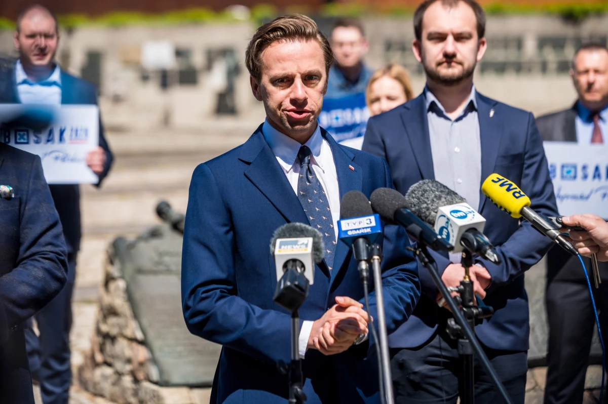 Jeżeli wygram wybory prezydenckie, to zainicjuję przyjęcie unijnej dyrektywy ws. posiadania broni - stwierdził kandydat Konfederacji na prezydenta Krzysztof Bosak. Według niego, Polakom narzucono komunistyczne przepisy i dlatego jesteśmy najbardziej rozbrojonym narodem w Unii Europejskiej.