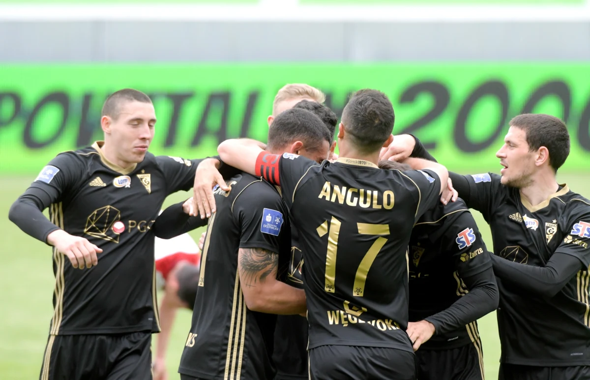 W sobotnim meczu w Łodzi powrót do ligowej rywalizacji w ekstraklasie po pandemii koronawirusa bardziej udany był dla piłkarzy Górnika Zabrze. Goście pokonali 1:0 (1:0) ŁKS, w którym na trenerskiej ławce zadebiutował Wojciech Stawowy.