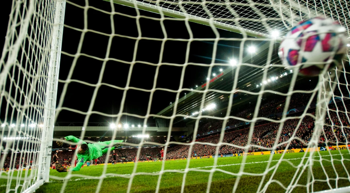 Finał piłkarskiej Ligi Mistrzów - jeśli do niego dojdzie - nie odbędzie się w Stambule - poinformował "New York Times" powołując się na osobę związaną z UEFA, ale nie podając nazwiska. Rzecznik prasowy europejskiej centrali nie chciał tego komentować.