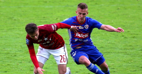 Mistrz Polski Piast Gliwice pokonał na własnym stadionie krakowską Wisłę 4:0 w sobotnim meczu 27. kolejki piłkarskiej ekstraklasy.