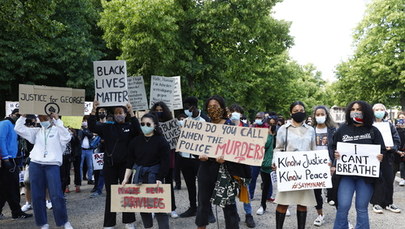Protest przed ambasadą USA w Berlinie. Liczba uczestników zaskoczyła służby
