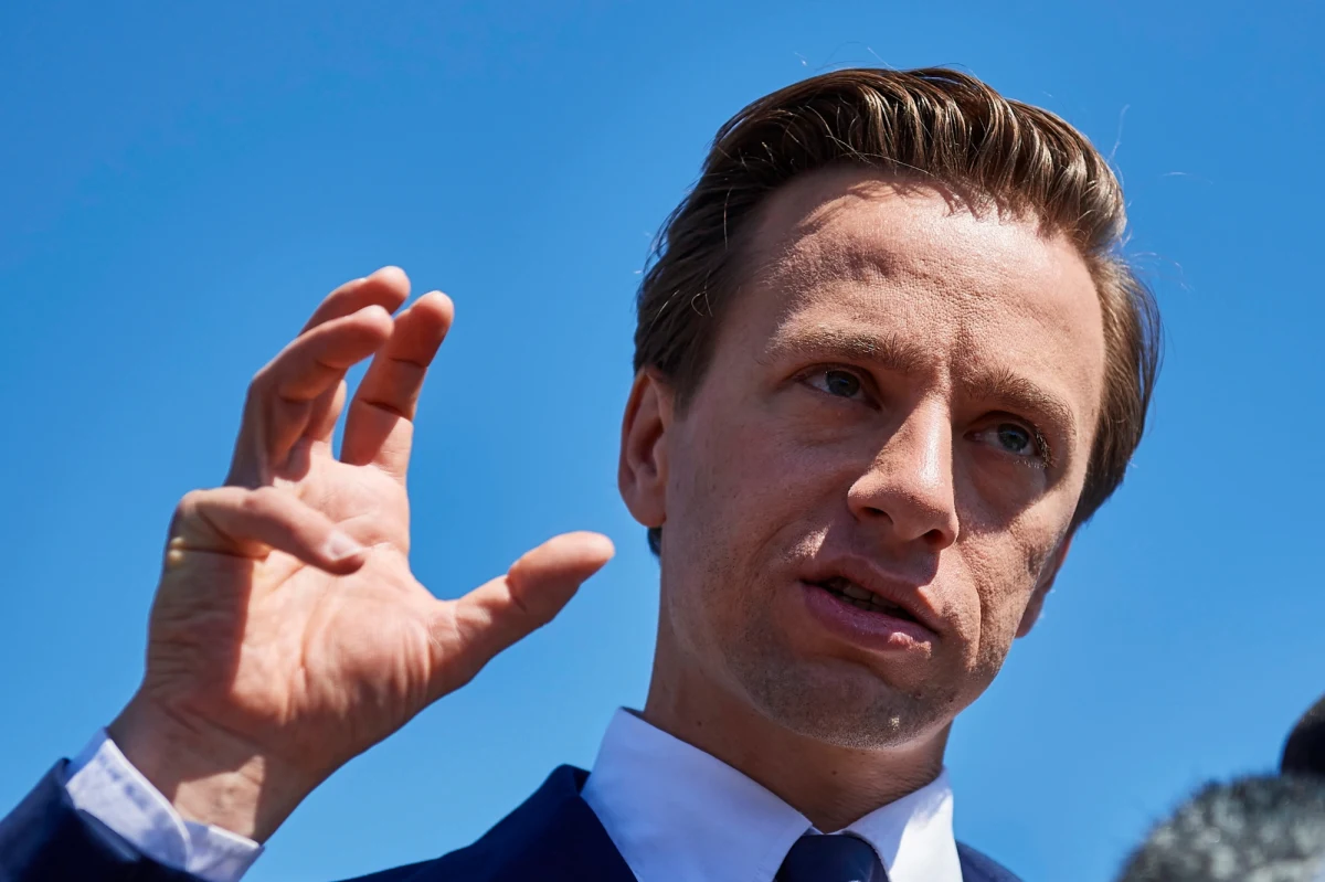 Apeluję, aby rząd przestał serwować "kiełbasę wyborczą" w postaci tzw. bonu turystycznego i w pierwszej kolejności zlikwidował ograniczenia branży turystycznej - powiedział w Gdyni kandydat Konfederacji na prezydenta Krzysztof Bosak.