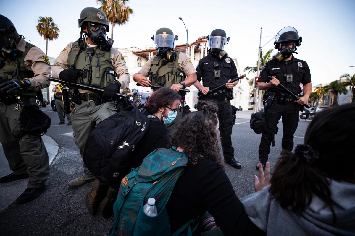 Prezydent USA Donald Trump nie zamierza na obecną chwilę przejmować kontroli nad Gwardią Narodową - zapewnił jego doradca ds. bezpieczeństwa narodowego Robert O'Brien. Skomentował w ten sposób zamieszki w amerykańskich miastach po zabiciu przez policję Afroamerykanina George'a Floyda.
