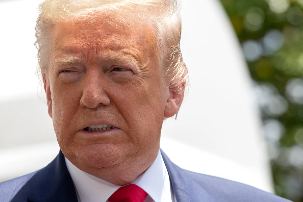 Rzecznik chińskiego MSZ Zhao Lijian zapowiedział stanowcze środki odwetowe za działania Stanów Zjednoczonych w sprawie Hongkongu. Potępił decyzję Waszyngtonu o odebraniu Hongkongowi przywilejów handlowych w relacjach z USA.

 