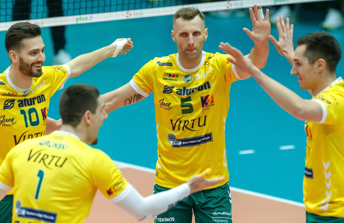 Ekstraklasowy Aluron Virtu CMC Zawiercie pożegnał dziesięciu siatkarzy grających w tym zespole w minionym sezonie, zakończonym przedwcześnie z powodu pandemii koronawirusa. „Jurajscy Rycerze” zajęli w nim 10. miejsce.