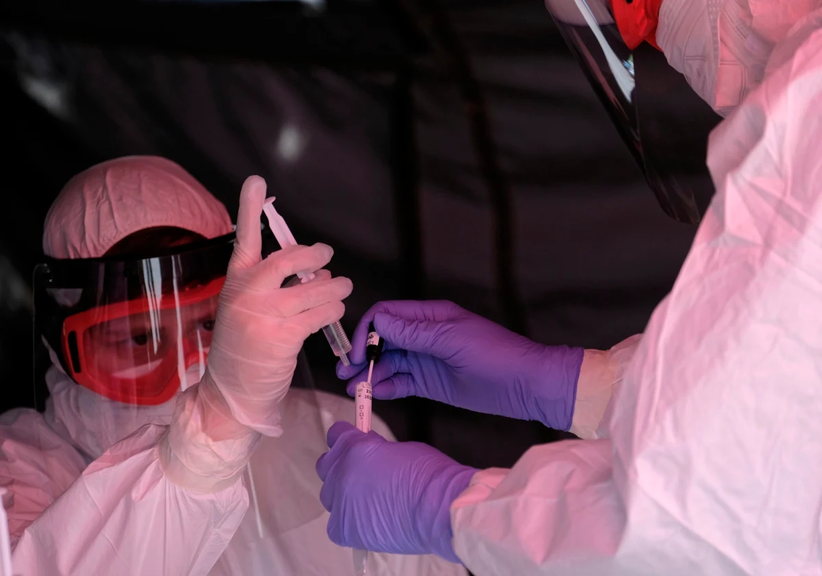 Łącznie na Śląsku zakażonych jest 4 tys. 150 górników - poinformował rzecznik resortu zdrowia Wojciech Andrusiewicz. Dodał, że większość górników - ponad 95 proc. - przechodzi koronawirusa bezobjawowo.