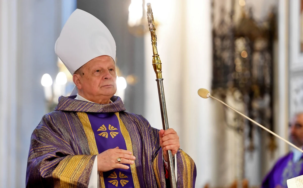 Ordynariusz radomski bp Henryk Tomasik może być kolejnym hierarchą, którego działaniom w sprawie pedofilii przyjrzy się Stolica Apostolska. Wątpliwości budzi sprawa znanego duchownego - pisze wtorkowa "Rzeczpospolita".
