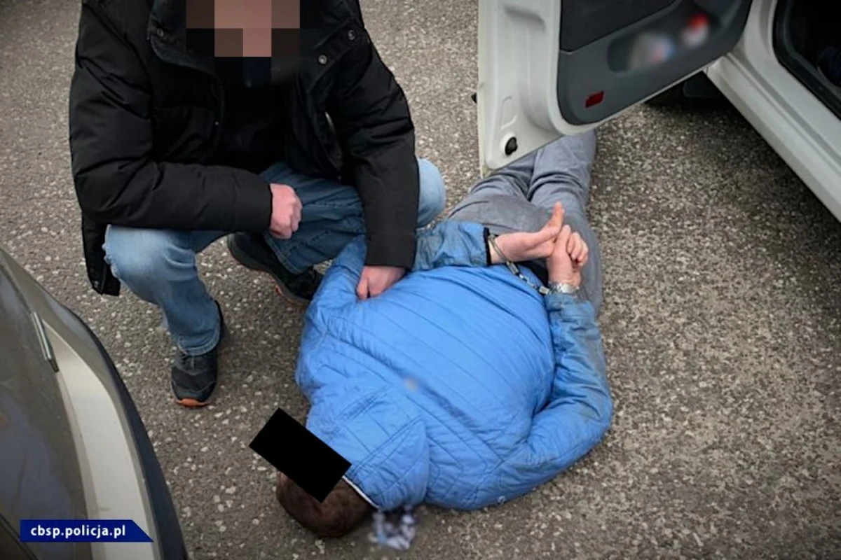 Policjanci Centralnego Biura Śledczego Policji z grupy tzw. łowców cieni zatrzymali Sylwestra G., poszukiwanego czerwoną notą Interpolu. Mężczyzna miał związek z grupą przestępczą tzw. łódzką ośmiornicą - powiedział we wtorek mł. asp. Paweł Żukiewicz z zespołu prasowego CBŚP.