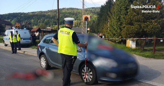 Policja z Bielska-Białej szuka świadków poniedziałkowego wypadku w Wilkowicach. Potrącone zostały tam dwie rowerzystki. Kobiety w ciężkim stanie zostały zabrane do szpitala. Jak podał portal eurosport.tvn24.pl, jedną z nich jest Rita Malinkiewicz, wielokrotna reprezentantka Polski w kolarstwie górskim, uczestnicząca z sukcesami także w wielu wyścigach przełajowych i szosowych. 
