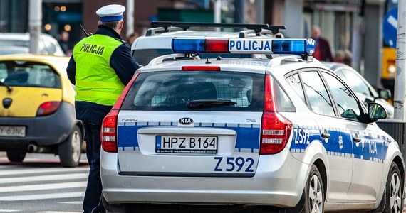 W Polsce o 41 proc. spadła liczba mandatów wystawionych przez policjantów ruchu drogowego. Od lutego do kwietnia br. takich kar było przeszło 1,036 mln, a w analogicznym okresie ub.r. – prawie 1,760 mln. 