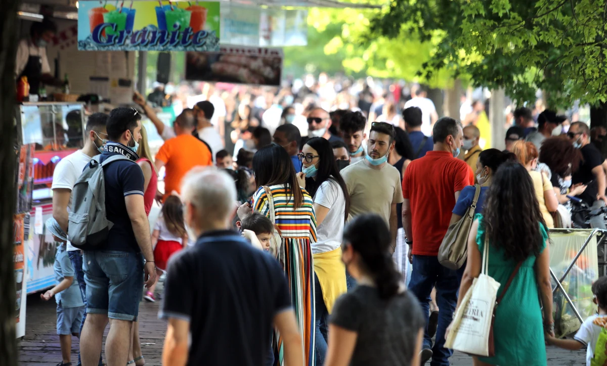 Od środy Włosi mogą znów podróżować po swoim kraju. Prawo to odzyskali po prawie trzech miesiącach. Zasady wjazdu do regionów regulują przepisy tamtejszych władz. Italia otwiera się, ale wśród ograniczeń, reguł i skrupulatnych kontroli.