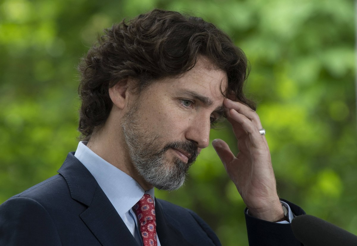 20 sekund zajęło premierowi Kanady Justinowi Trudeau znalezienie odpowiednich słów, by odpowiedzieć na pytanie dziennikarza o zapowiedź prezydenta USA, że wyśle wojsko przeciwko protestującym w Waszyngtonie po śmierci czarnoskórego George’a Floyda. W końcu Trudeau wycedził: "Kanadyjczycy z przerażeniem obserwują wydarzenia w Stanach Zjednoczonych".