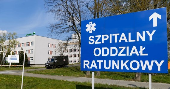 W Polsce potwierdzono dzisiaj 292 nowe przypadki zakażenia koronawirusem. Z powodu Covid-19 zmarły 23 osoby. W sumie do tej pory w naszym kraju koronawirusem zakaziło się 24 687 osób. Zmarło 1 115 z nich.