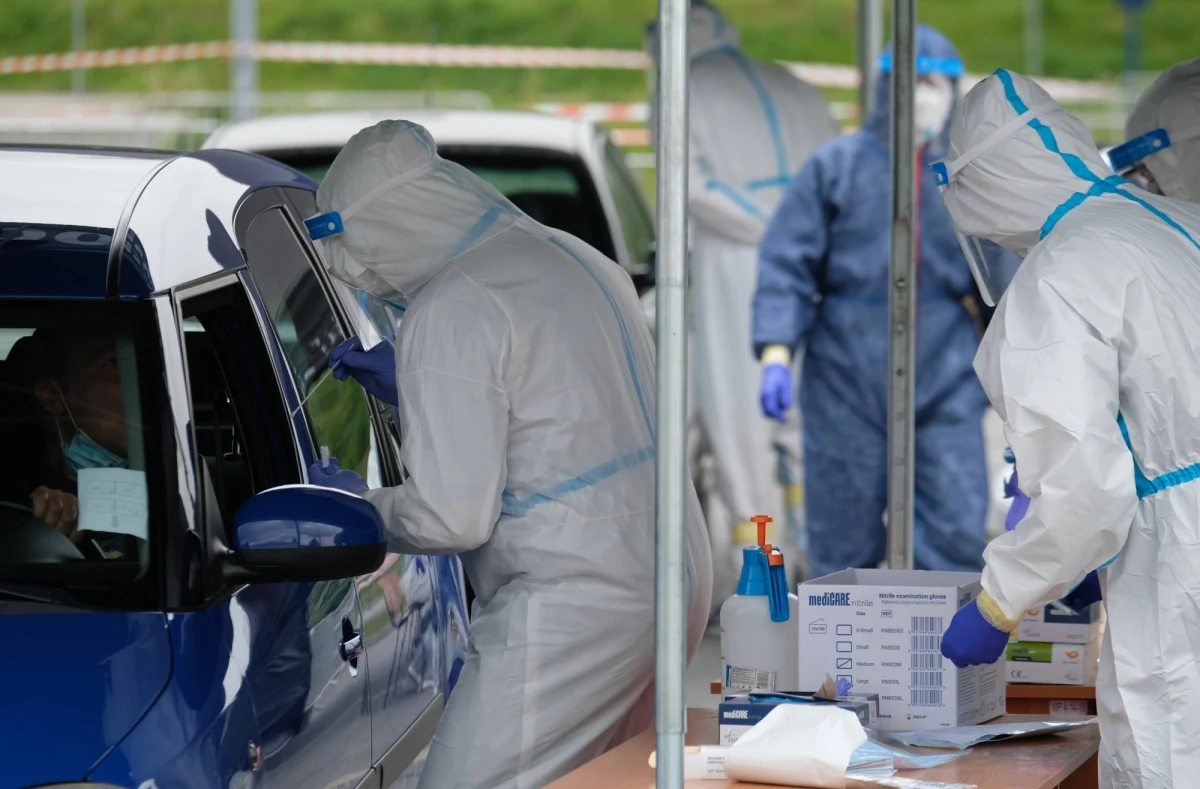 W środę rozpoczęły się badania przesiewowe górników z kopalni Ziemowit w Lędzinach. To kolejny zakład Polskiej Grupy Górniczej, gdzie postanowiono przeprowadzić testy. W sumie przebadanych zostanie tam około czterech tysięcy pracowników.
