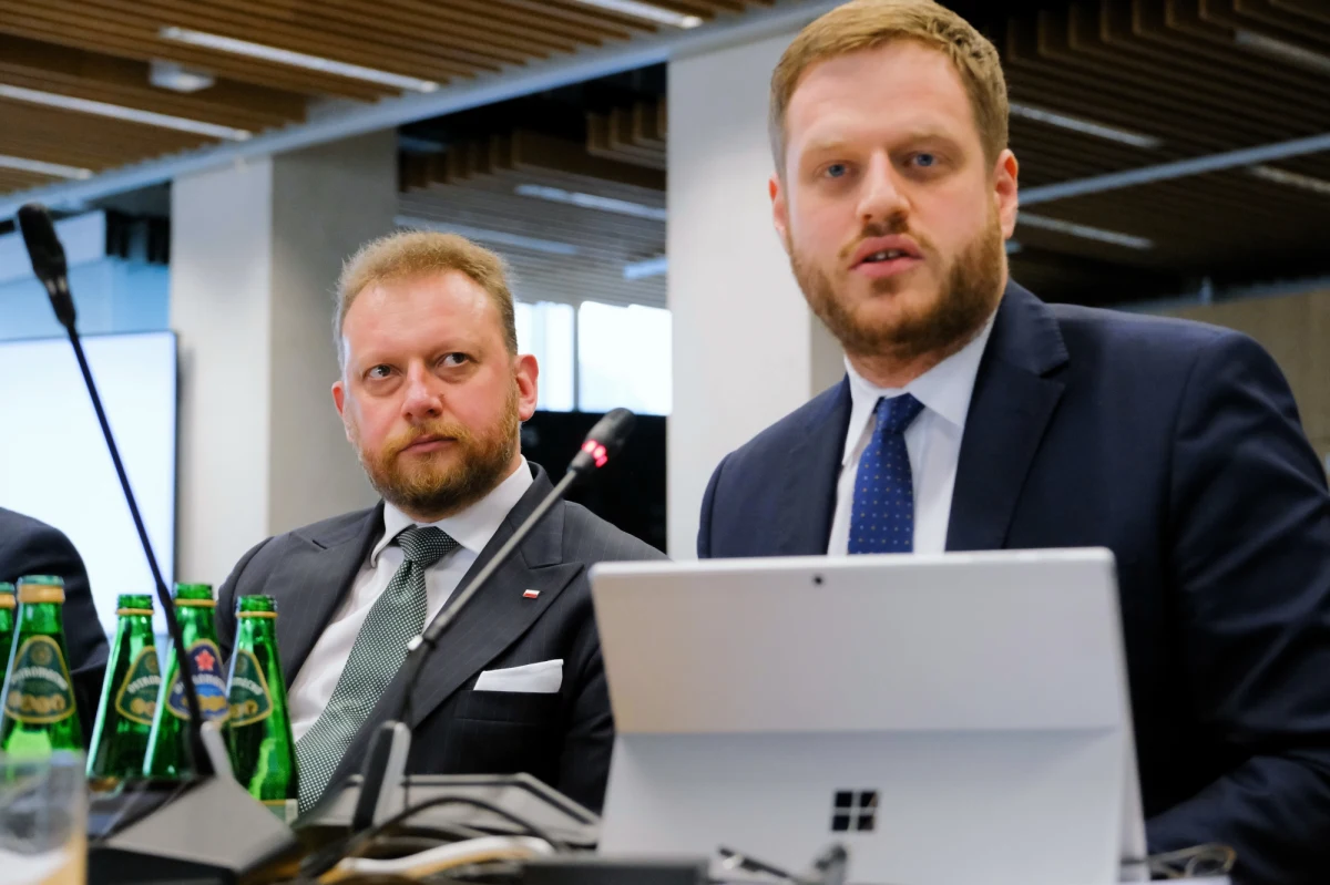 Wiceminister zdrowia Janusz Cieszyński jest przekonany, że w ciągu kilku tygodni liczba nowych przypadków zakażeń koronawirusem będzie spadać. W rozmowie z Onetem wyjaśnił, że jest to prognoza na podstawie obecnego stanu epidemii w Polsce.