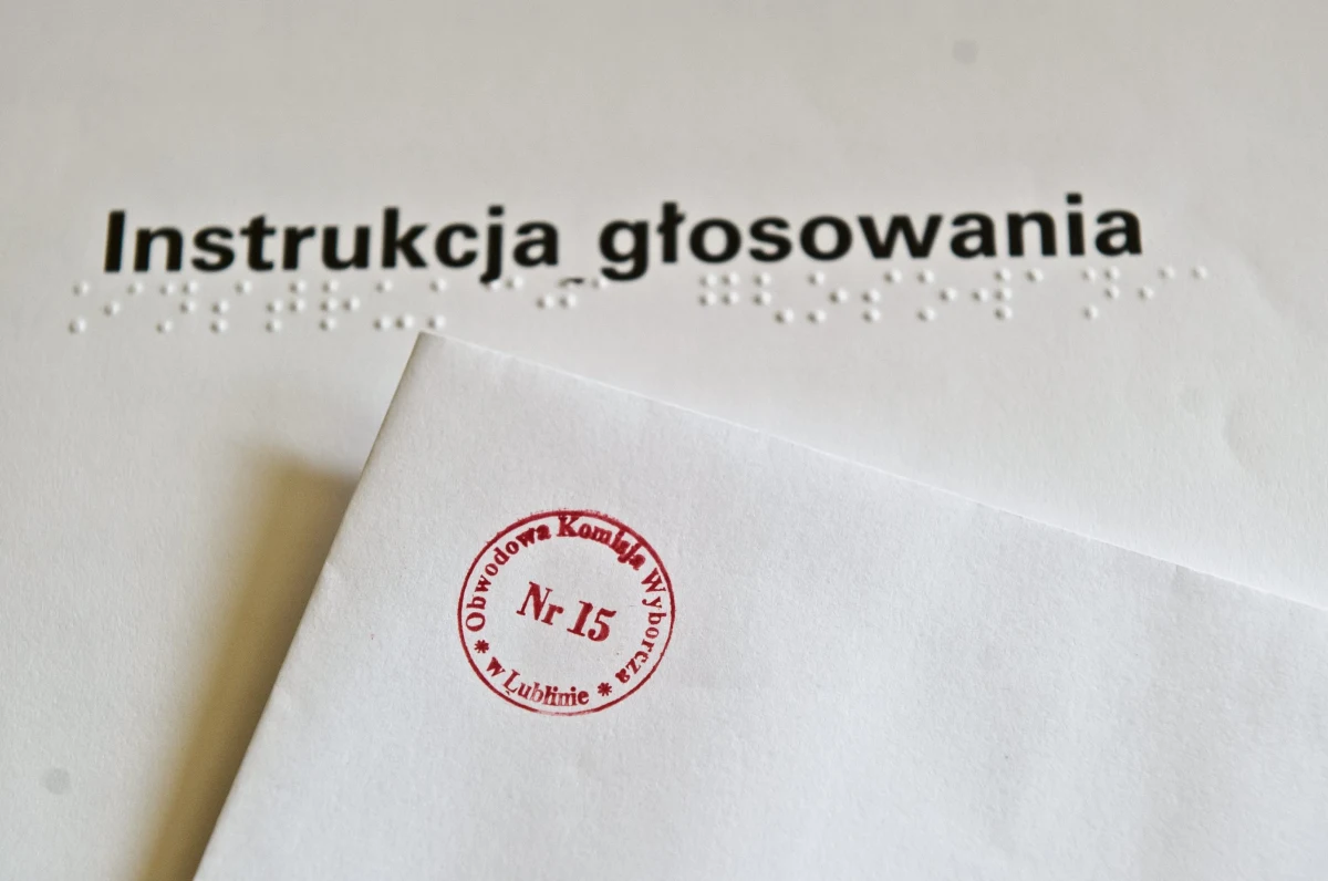 Znamy projekt rozporządzenia Ministra Infrastruktury opisujący szczegółowo, jak będzie wyglądało głosowanie korespondencyjne w wyborach prezydenckich. Możliwość skorzystania z niego to główna zmiana, wprowadzona do dotychczas obowiązujących zasad głosowania.