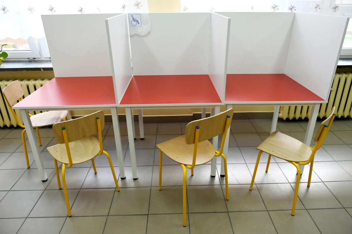 Ogłoszenie przez Marszałek Sejmu terminu głosowania na 25 dni przed datą, kiedy ma do niego dojść wymusza nie tylko złamanie zasad przeprowadzania wyborów. Związany z zarządzeniem daty głosowania kalendarz wyborczy wystawia tez na poważną próbę powodzenie całego przedsięwzięcia. 