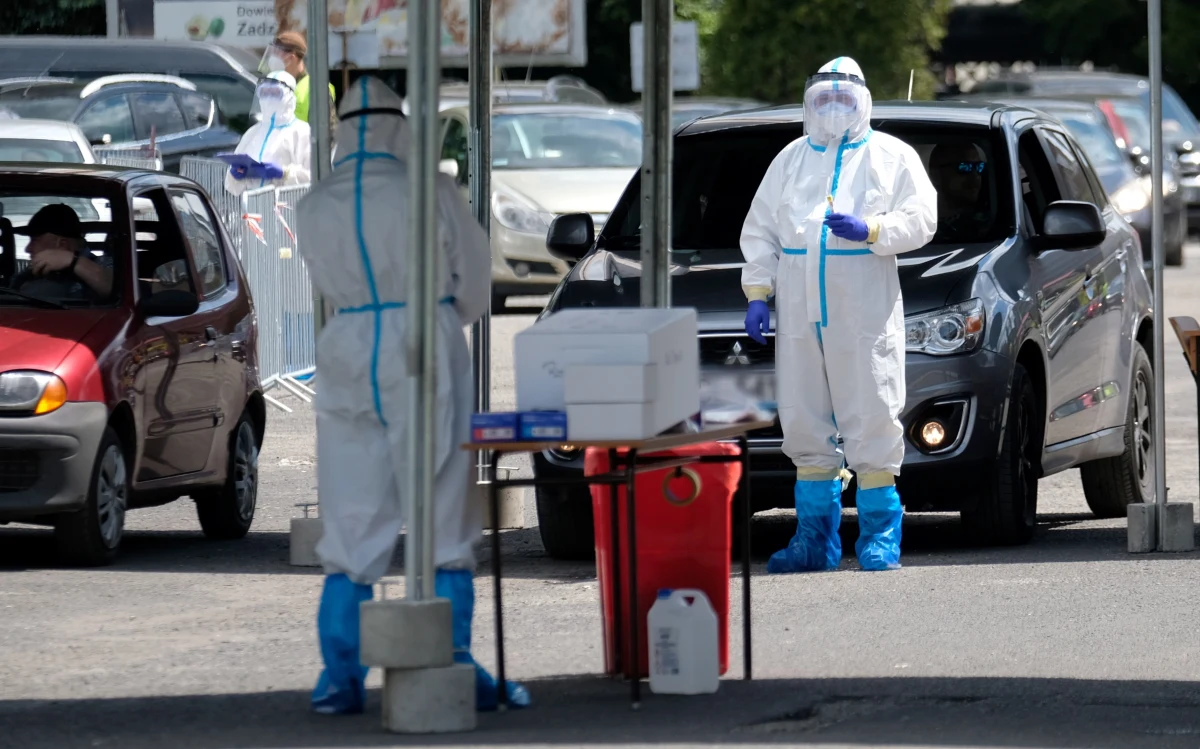 Nowe zakażanie ciągle występują, ale nie jest to już tak gwałtowny przyrost, jak jeszcze kilka dni temu - tak można opisać najnowszą sytuację w kopalniach Jastrzębskiej Spółki Węglowej. Potwierdzono tam 2145 przypadków zakażeń.