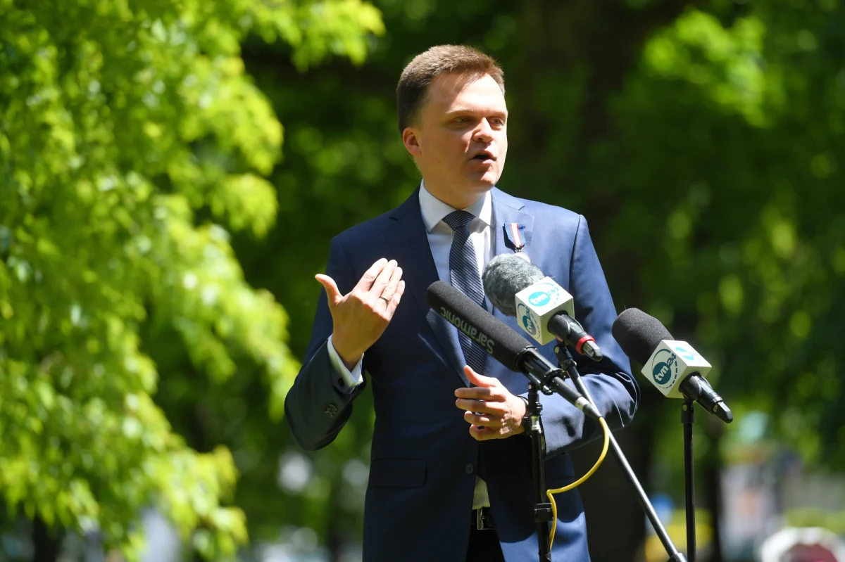 Rafał Trzaskowski mimo zalet nie powinien zostać prezydentem Polski, ponieważ jest elementem układu PO-PiS - powiedział kandydat na prezydenta Szymon Hołownia. Kuriozalną nazwał zmianę kandydata KO w wyborach prezydenckich.