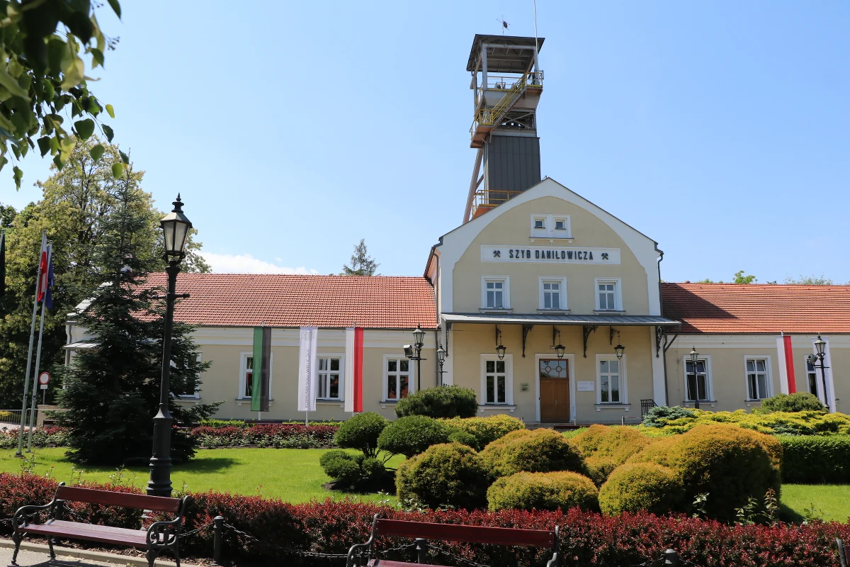 Od 12 marca kopalnia soli w Wieliczce jest zamknięta dla zwiedzających, ponowne otwarcie nastąpi 7 czerwca w poniedziałek. Takie przerwy nie zdarzają się często, ostatni raz kopalnia zamknięta była 31 lat temu z powodu gruntownego remontu szybu Daniłowicza - głównego szybu, z którego korzystają turyści.