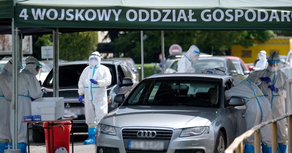 W piątek Ministerstwo Zdrowia poinformowało o 362 nowych przypadkach zakażenia koronawirusem oraz kolejnych 20 zgonach. Aktualny bilans pandemii w Polsce to 25 410 zakażonych i 1 137 ofiar śmiertelnych. Resort poinformował, że z Covid-19 wyzdrowiało 12 410 osób.