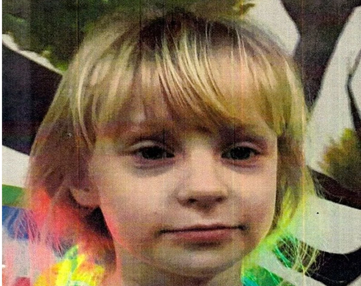 Policjanci z komendy miejskiej w Płocku poszukują 8-letniej Gabrysi Ciechowskiej i jej mamy Agnieszki Ciechowskiej. Kobieta z córką opuściły miejsce zamieszkania 30 maja, od tego czasu nie skontaktowały się z rodziną.