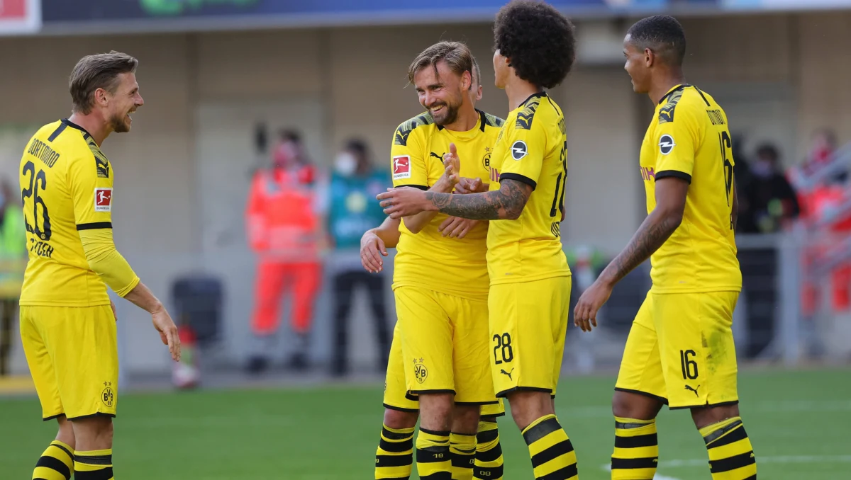Jadon Sancho i Manuel Akanji z Borussii Dortmund zostali ukarani w piątek grzywną przez Niemiecką Ligę Piłkarską (DFL) za to, że nie założyli maseczek podczas korzystania z usług fryzjera. Nie ujawniono wysokości kary.