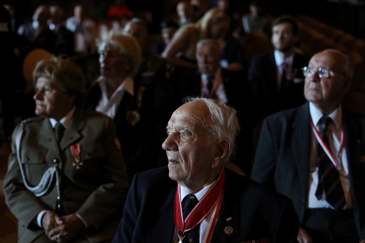 W Wielkiej Brytanii na Wieczną Wartę odszedł płk Marian Tomaszewski, sybirak, żołnierz 2 Korpusu, waleczny pancerniak 6 Pułku Dzieci Lwowskich, zdobywca Monte Cassino, Piedimonte, Ankony i Bolonii - poinformował w piątek na Twitterze szef UdSKiOR Jan Józef Kasprzyk.