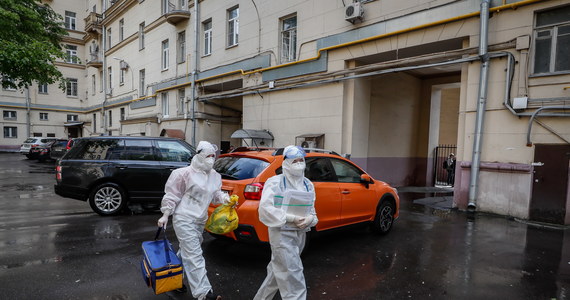 63 osoby w ośrodku dla cudzoziemców na warszawskim Targówku są zakażone koronawirusem, z czego cztery są hospitalizowane - poinformował Urząd do Spraw Cudzoziemców. W ośrodku aktualnie zakwaterowanych jest 111 kobiet i dzieci. Ognisko zakażeń wykryto tam w drugiej połowie maja.
