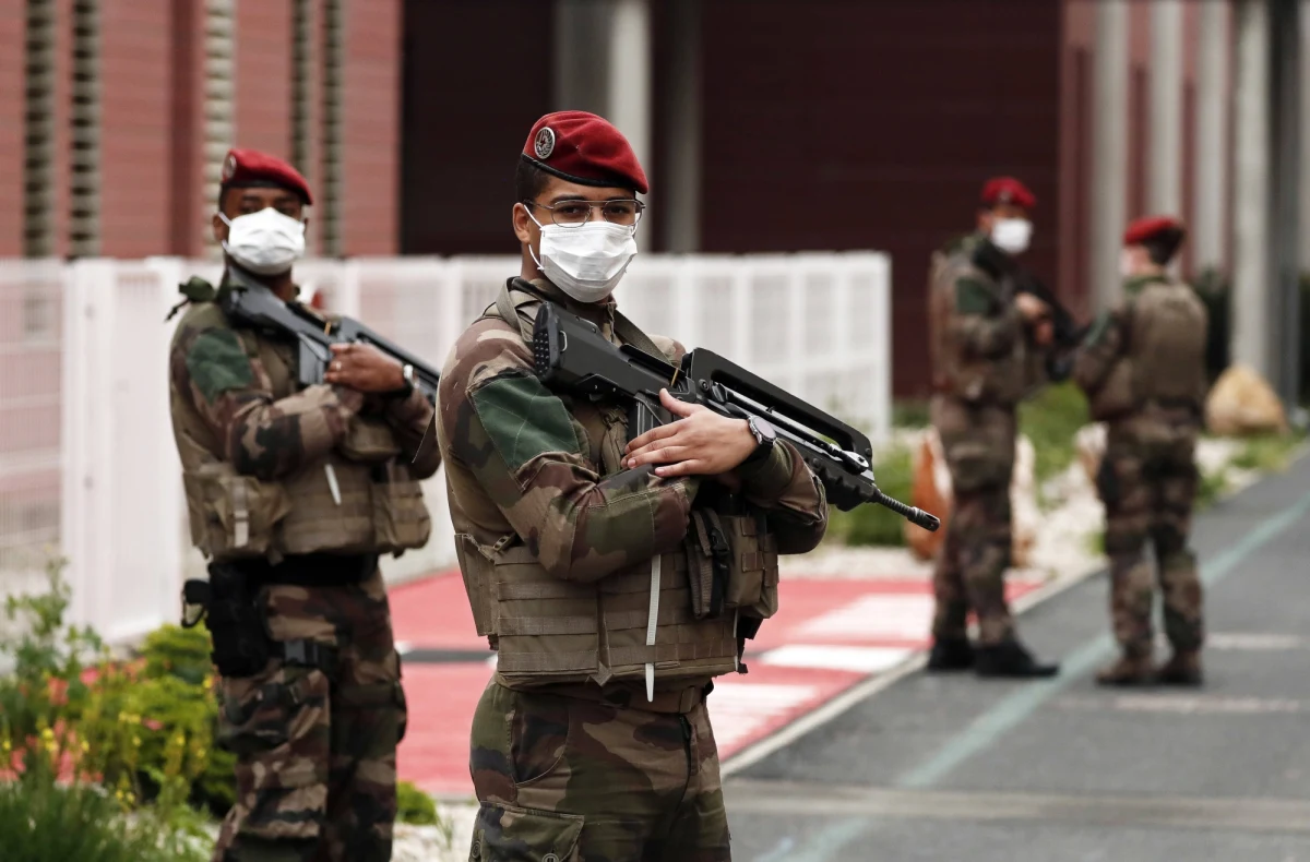 Minister obrony Francji Florence Parly potwierdziła w piątek, że francuski kontyngent w Mali zlikwidował 3 czerwca szefa Al-Kaidy w Afryce Płn., Abdelmaleka Droukdala. Legendarny dowódca islamistów został zabity w zasadzce k. miasta Tessalit na północy kraju.