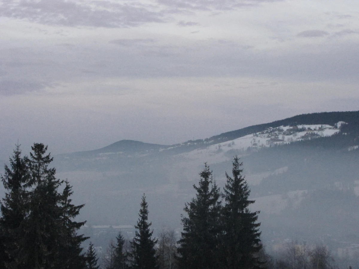Czy prawo do życia w czystym środowisku i oddychania powietrzem spełniającym standardy stanowi dobro osobiste - to pytanie, które ostatnio trafiło do Sądu Najwyższego. Gliwicki sąd, który chce rozstrzygnięcia w sprawie, wskazuje, że decyzja SN będzie miała doniosłe znaczenie społeczne.