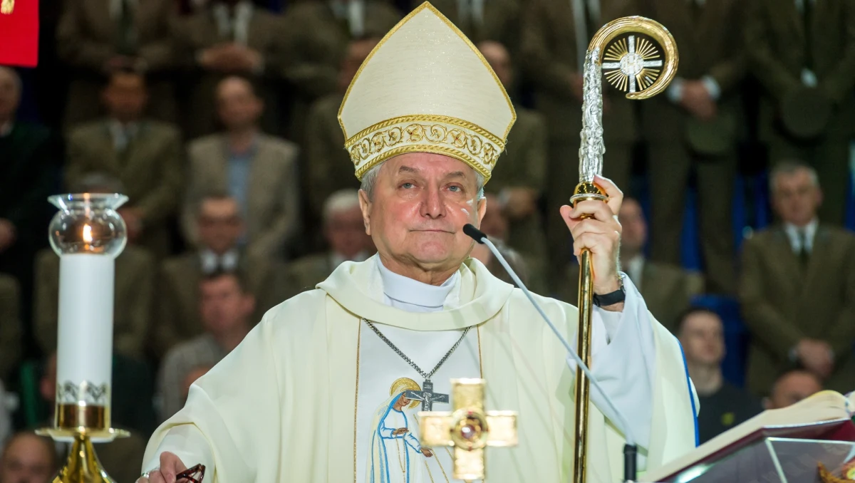 Biskup diecezji kaliskiej Edward Janiak uważa, że jest ofiarą medialnej nagonki. W specjalnym liście do wiernych w swojej diecezji poprosił o modlitwę za siebie. Przypomnijmy, że wobec duchownego w Stolicy Apostolskiej toczy się postępowanie w sprawie tuszowania przez niego przypadków pedofilii.