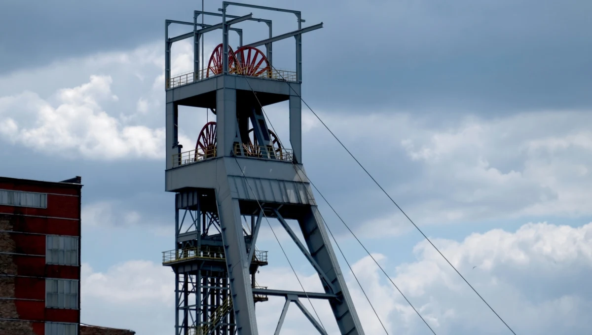 Do 1135 wzrosła w sobotę liczba górników zakażonych koronawirusem w jastrzębskiej kopalni Zofiówka. Łącznie w kopalniach Jastrzębskiej Spółki Węglowej jest ponad 2,7 tys. zakażonych górników, a w Polskiej Grupie Górniczej ponad 1,5 tys. Przybywa też osób, które wyzdrowiały z COVID-19.