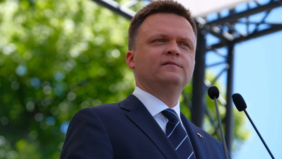 W sobotę w południe kandydat na prezydenta Szymon Hołownia zainaugurował w Warszawie swoją kampanię, która będzie przebiegać pod hasłem "Głową i sercem". Hołownia podkreślał, że jego kandydatura jest szansą na wyjście z partyjnego klinczu PiS i "anty-PiS".