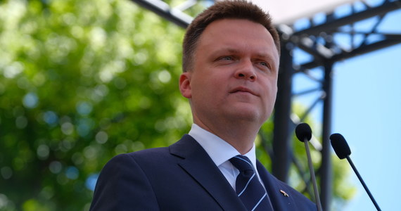 W sobotę w południe kandydat na prezydenta Szymon Hołownia zainaugurował w Warszawie swoją kampanię, która będzie przebiegać pod hasłem "Głową i sercem". Hołownia podkreślał, że jego kandydatura jest szansą na wyjście z partyjnego klinczu PiS i "anty-PiS".