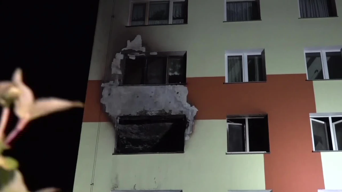 Po pożarze w wieżowcu przy ul. Starzyńskiego w Koszalinie w woj. Zachodniopomorskim prowadzone są oględziny przez biegłego z zakresu budownictwa. Wyniki mają być znane w niedzielę. Od nich będzie zależeć, czy lokatorzy będą mogli wrócić do domów. W pożarze zginęła jedna osoba, a cztery zostały ranne.