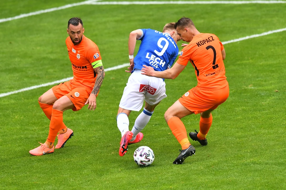 Zagłębie zagrało świetną pierwszą połowę, w której strzeliło trzy gole, ale po przerwie na boisku panował Lech i spotkanie zakończyło się sprawiedliwym remisem.