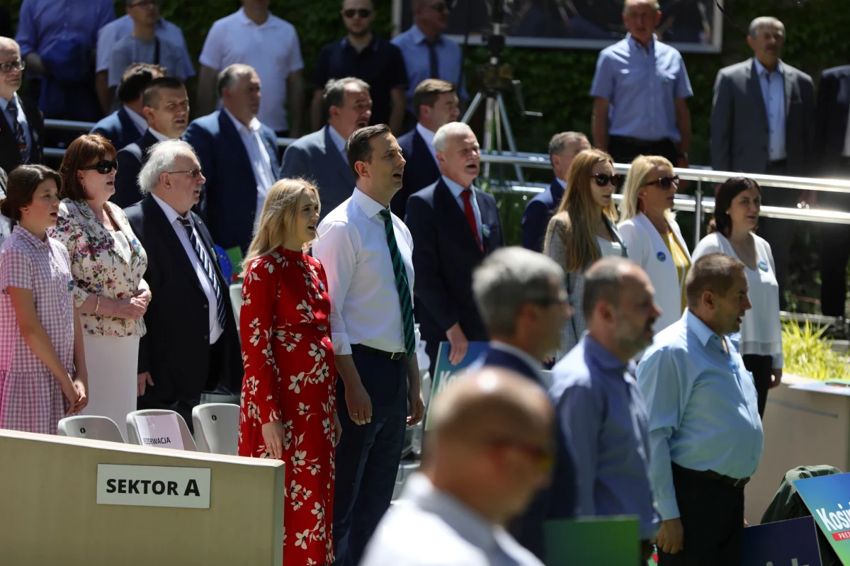 Kandydat PSL na urząd prezydenta RP Władysław Kosiniak-Kamysz zaapelował do kontrkandydatów o przestrzeganie rygorów sanitarnych w czasie spotkań wyborczych. Przejdźmy przez ten czas, by nie było drugiej fali epidemii – mówił w niedzielę w Mielcu (Podkarpackie).