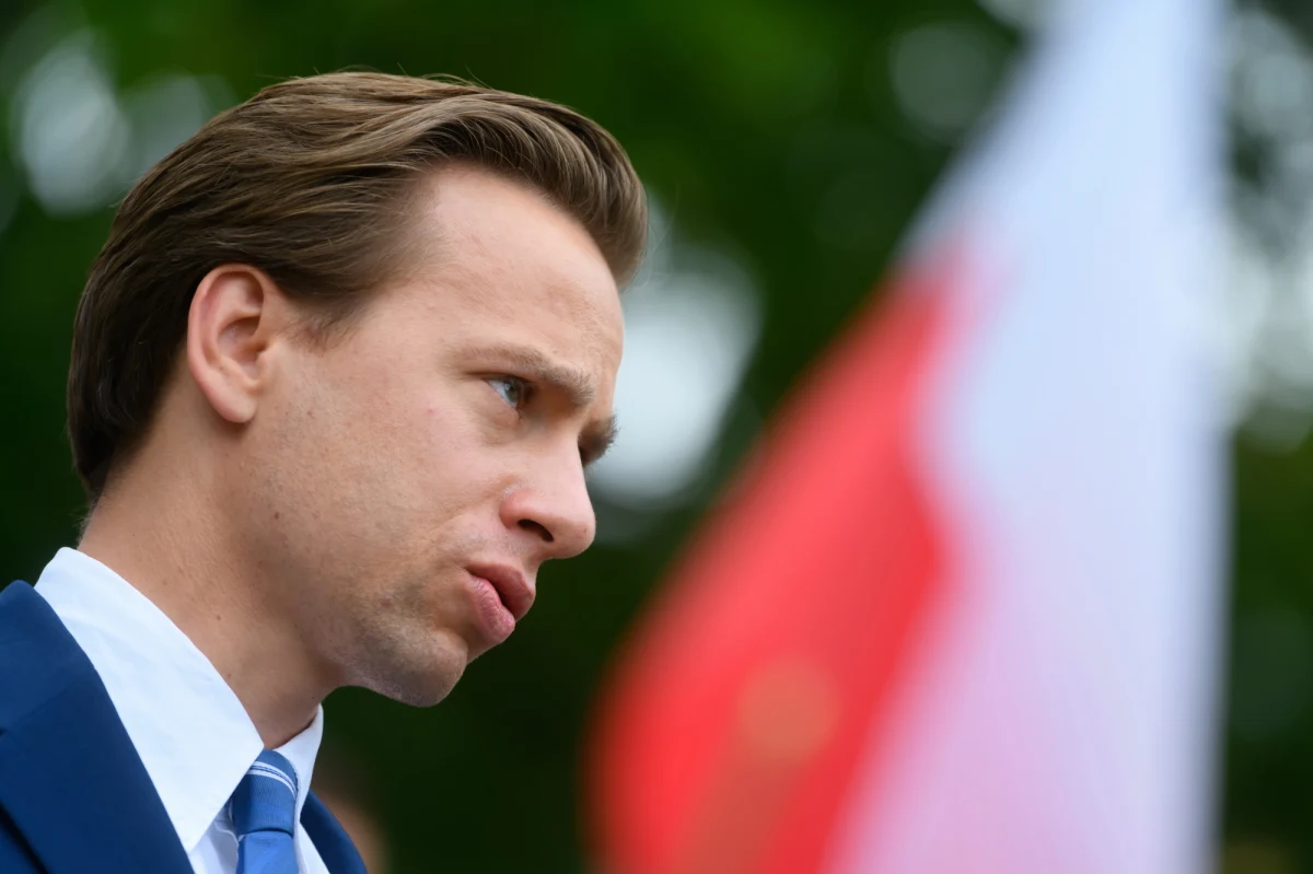 Rząd PiS chce obniżenia jakości ochrony zdrowia w Polsce. Nigdy nie będzie na to mojej zgody - przekonywał w Poznaniu Krzysztof Bosak. Kandydat Konfederacji na prezydenta zaapelował do Andrzeja Dudy o zawetowanie Ustawy o zawodzie lekarza i lekarza dentysty.