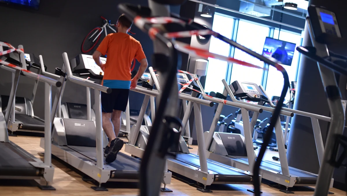 To był rekordowy weekend, jeśli chodzi o zakażenia koronawirusem w Polsce. Tylko w sobotę i w niedzielę potwierdzono ponad 1100 nowych zakażeń. Najgorszym dniem od początku pandemii była sobota, niewiele lepiej było w niedzielę.