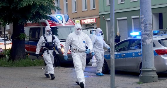 Dobowy rekord przyrostu zachorowań na koronawirusa w Polsce. W poniedziałek Ministerstwo Zdrowia poinformowało o 599 nowych potwierdzonych zakażeniach. Według resortowych danych na Covid-19 w kraju zmarło dziś 9 osób. 