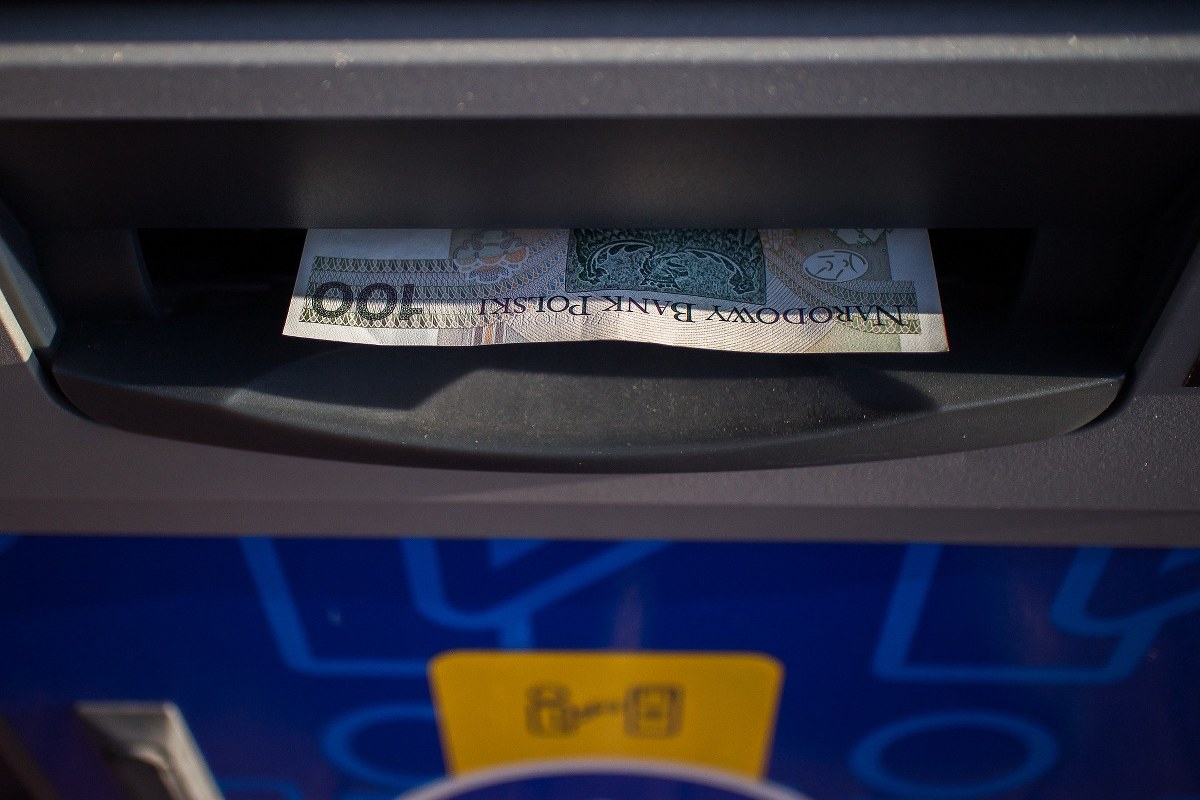 Euronet obniża limit jednorazowej wypłaty gotówki z bankomatu - RMF 24
