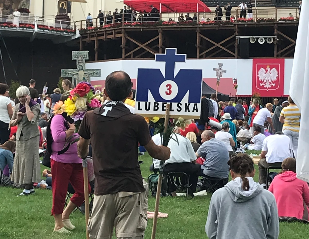 Główny Inspektor Sanitarny wydał wytyczne dla organizatorów ruchu pielgrzymkowego podczas stanu epidemii COVID-19 w Polsce. Zaznaczono, że celem procedur jest minimalizowanie ryzyka zakażenia przez wprowadzenie dodatkowych zabezpieczeń.