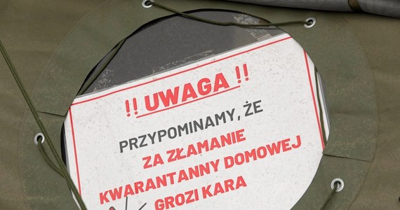 Z powodu wykrycia ogniska koronawirusa w szpitalu w Sieradzu w woj. łódzkim, w mieście znów obowiązuje część obostrzeń. Taką decyzję podjął sztab kryzysowy. Zakażonych zostało 80 osób.