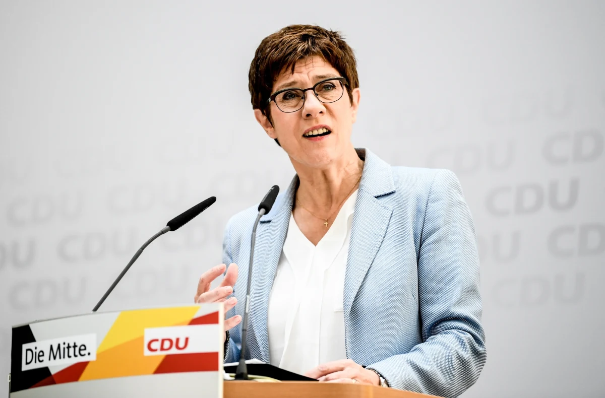 Berlin nie otrzymał jeszcze od Waszyngtonu potwierdzenia doniesień na temat planów wycofania przez Stany Zjednoczone tysięcy żołnierzy z Niemiec - poinformowała w poniedziałek minister obrony tego kraju Annegret Kramp-Karrenbauer.
