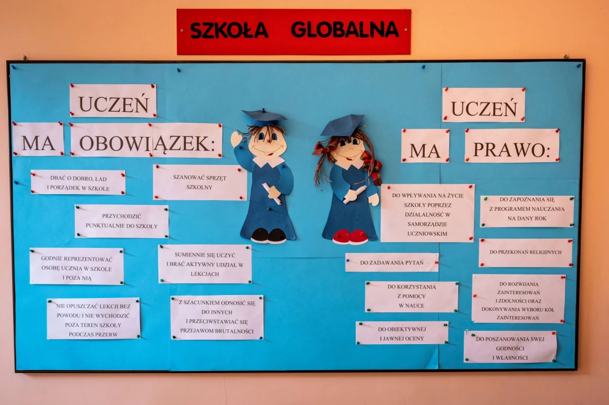 Prawie jedna piąta dyrektorów szkół mówi, że przy przejściu na edukację zdalną ich placówki zostały pozostawione same sobie - wynika z badania w ramach projektu Lekcja: Enter. Według 46 proc. dyrektorów wsparciem były samorządy, a według 25 proc. – resort edukacji.
