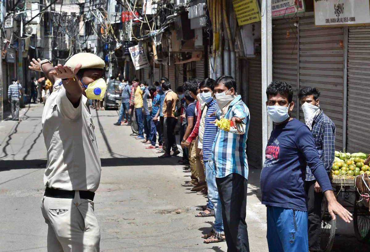 Władze Indii otworzyły dostęp do świątyń i domów handlowych w ramach odmrażania gospodarki po epidemii koronawirusa. Jednocześnie liczba zachorowań przekroczyła w tym kraju ćwierć miliona.
