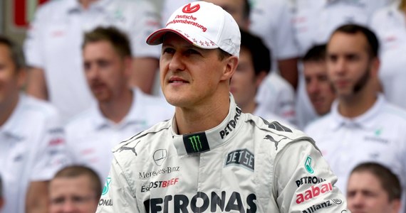 Michael Schumacher może niedługo przejść skomplikowaną i ryzykowną operację - informują zagraniczne media. Były kierowca F1 od siedmiu lat nie wstaje z łóżka i ma ograniczony kontakt z otoczeniem.